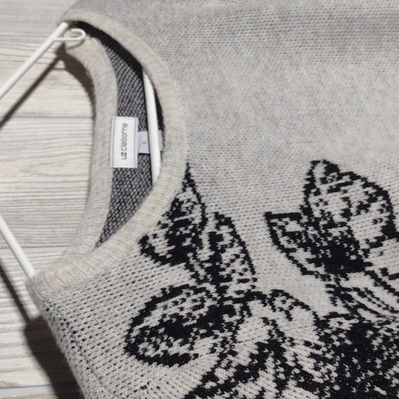 NWT Gorgeous Floral Knit Sweater - Picture 7 of 16